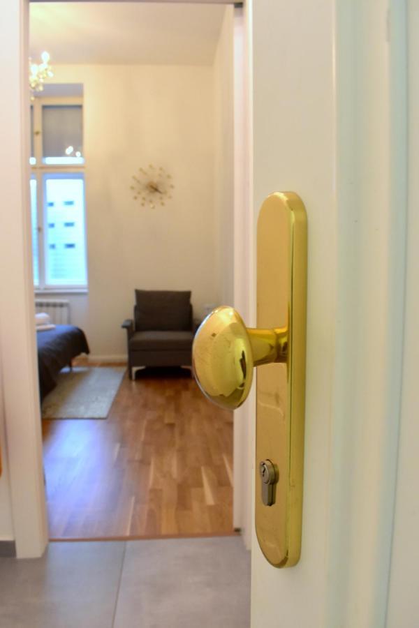 Lovely Apartment In Center Прага Екстер'єр фото