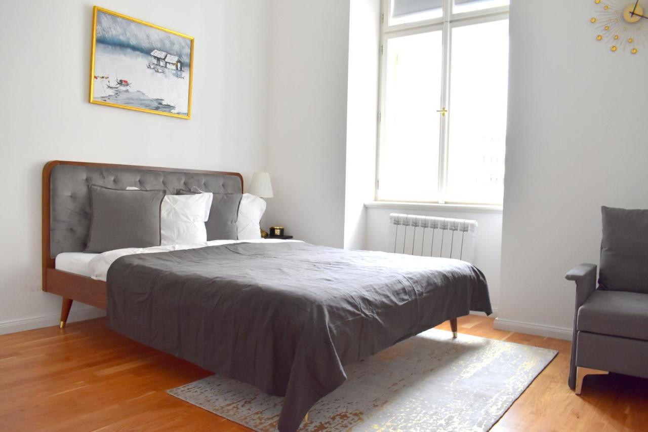 Lovely Apartment In Center Прага Екстер'єр фото