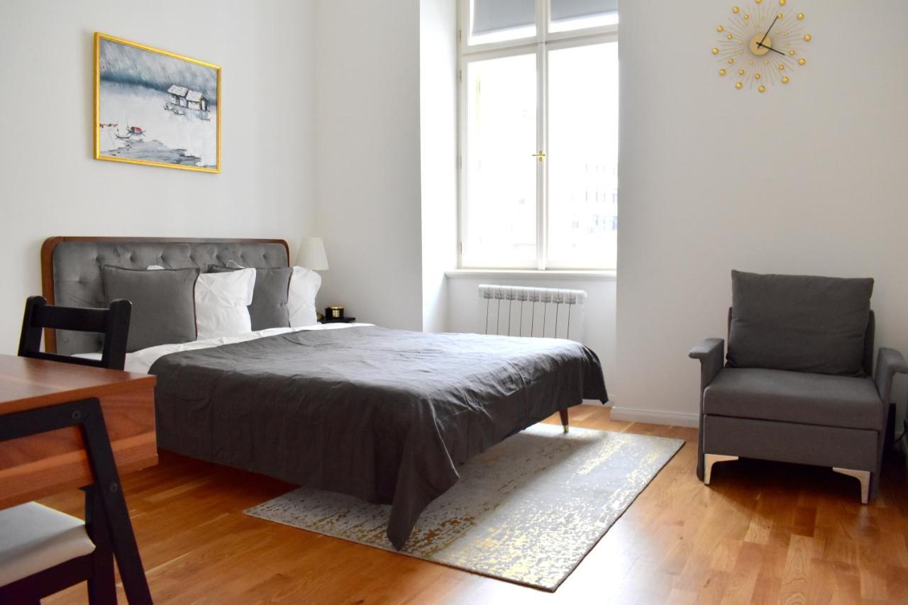Lovely Apartment In Center Прага Екстер'єр фото