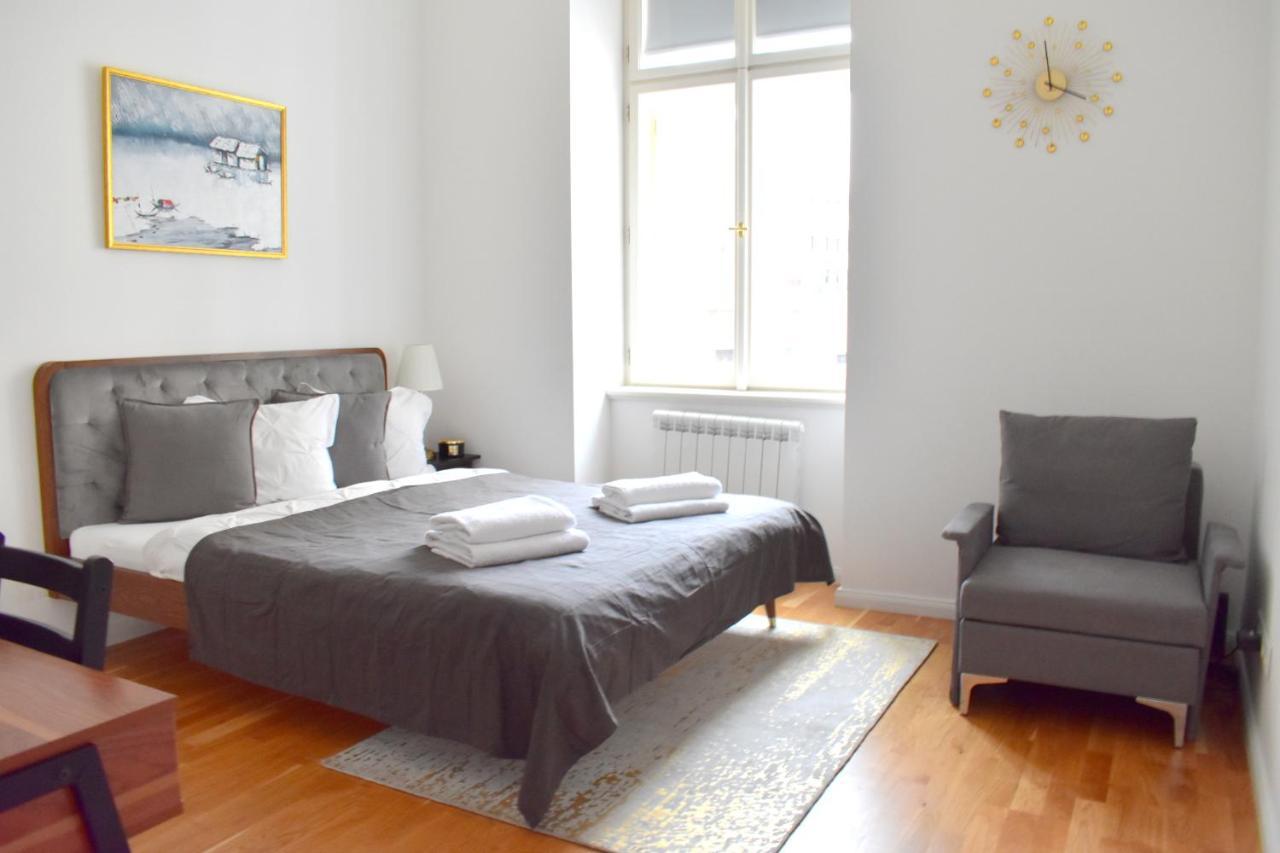 Lovely Apartment In Center Прага Екстер'єр фото