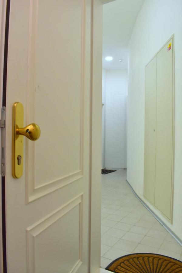 Lovely Apartment In Center Прага Екстер'єр фото